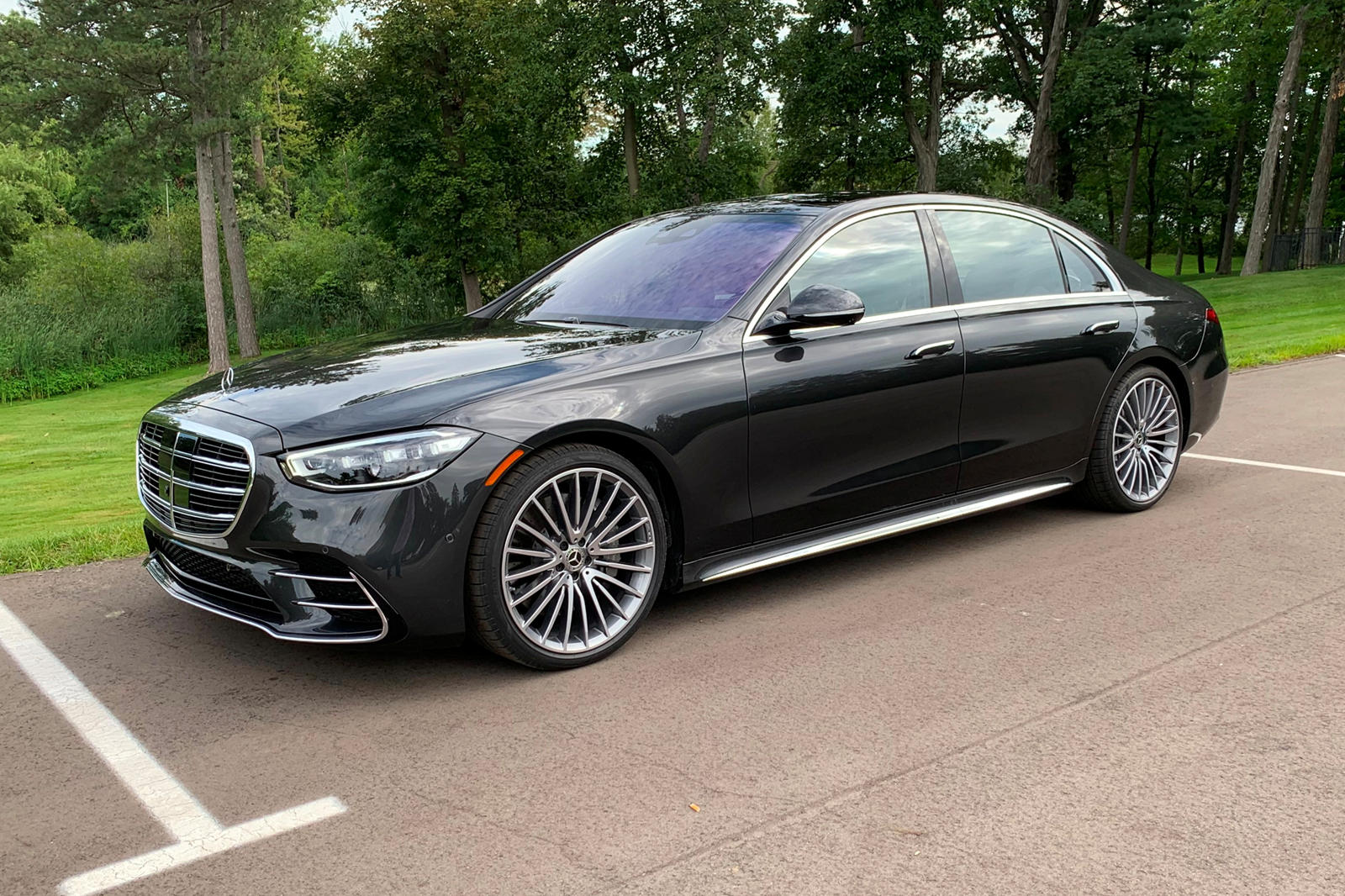 إيجار مرسيدس S450 مع سائق  تمتع برحلة راقية ومريحة مع خدمة إيجار مرسيدس S450 الفاخرة مع سائق محترف. 