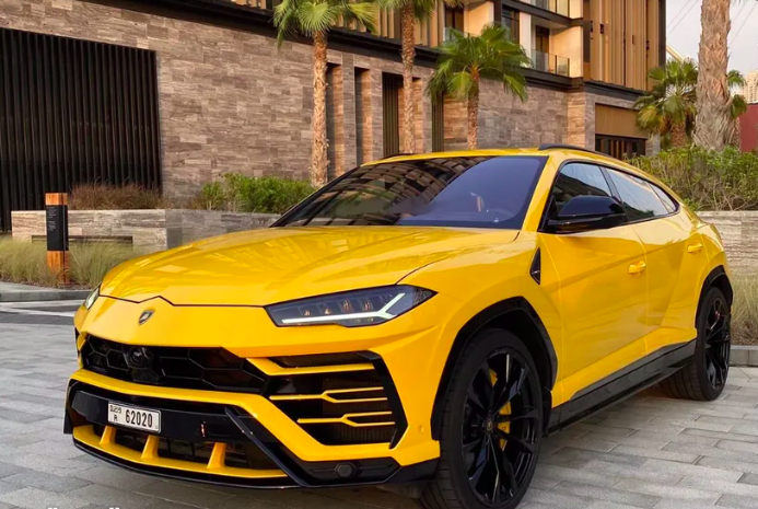 لامبورجيني Urus للإيجار 