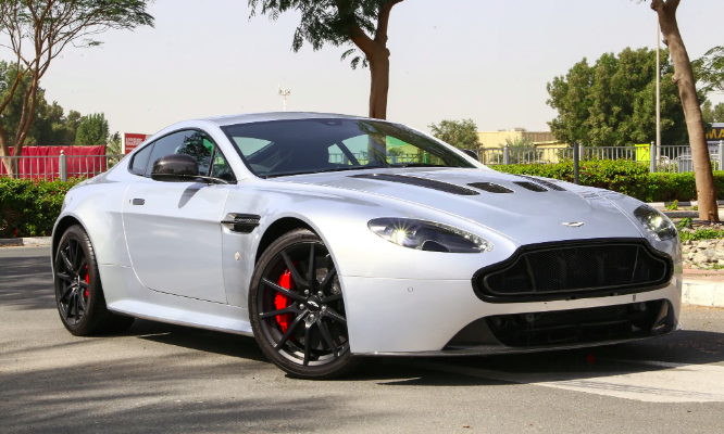 استون مارتن V12 Vantage 2016