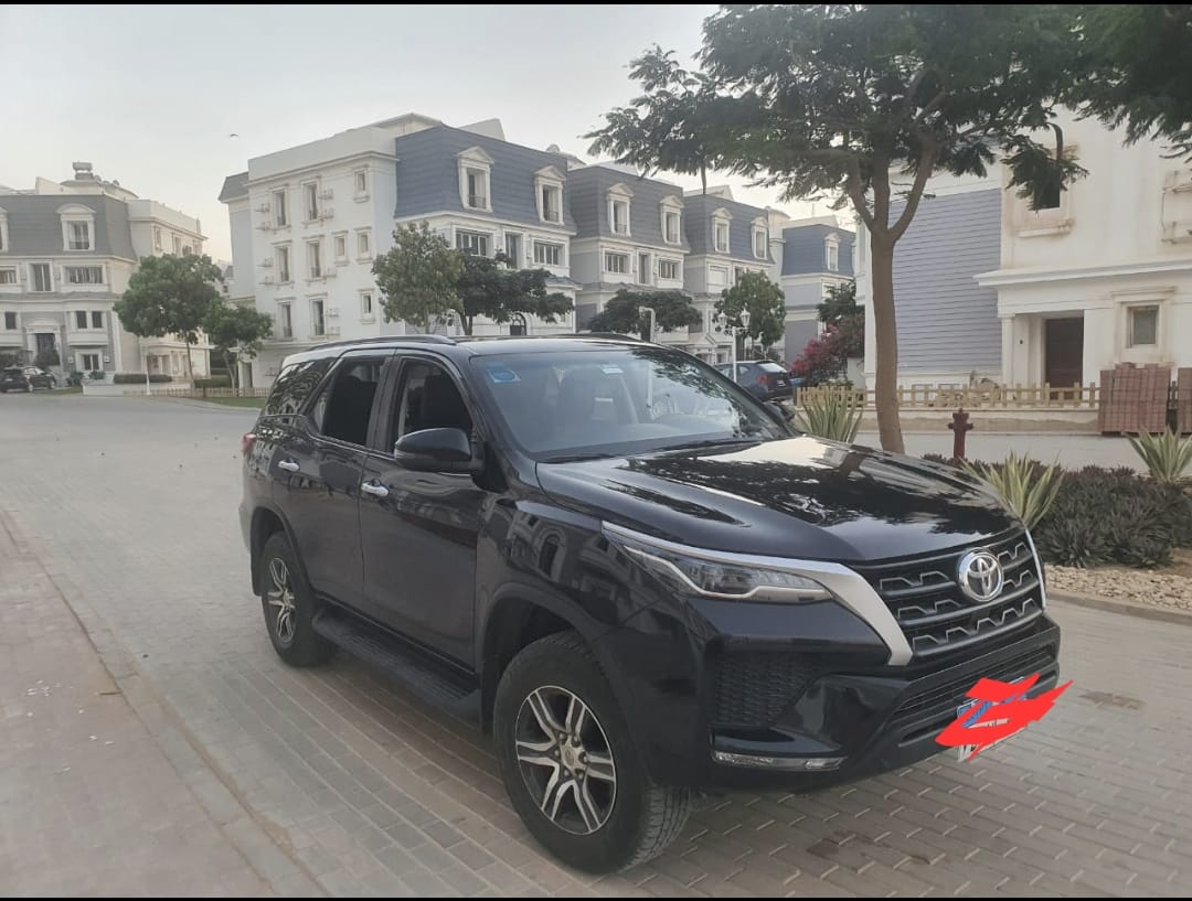 Toyota Fortuner for rent, 7 passengers, with the company Tourist bus , book now