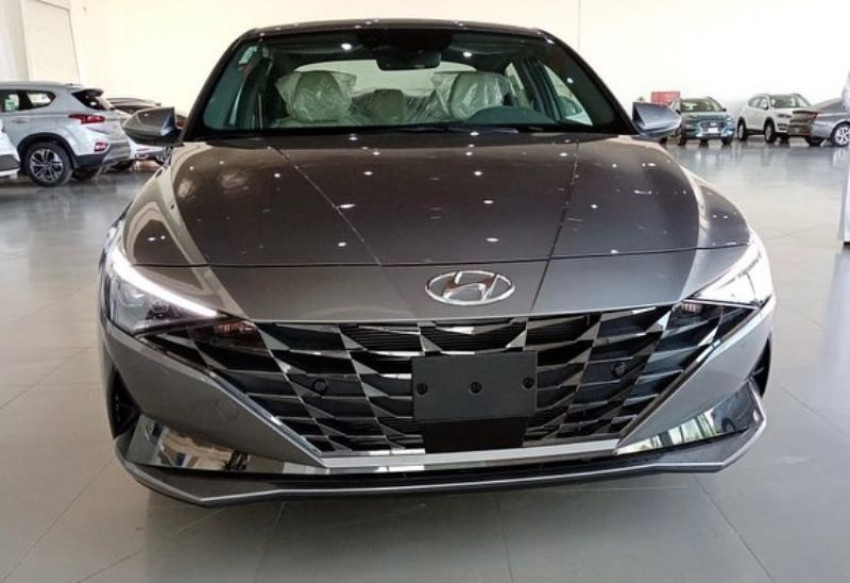 Hyundai Elantra Rental - Elegance, Performance and Smooth Driving with New Year's Discounts from Ren