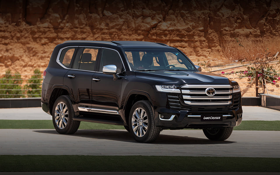 Toyota Land Cruiser: A symbol of strength and reliability with New Year's offers.!