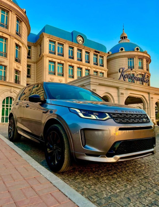  Luxury Range Rover Discovery Rental with Driver for Airport Limousine Services