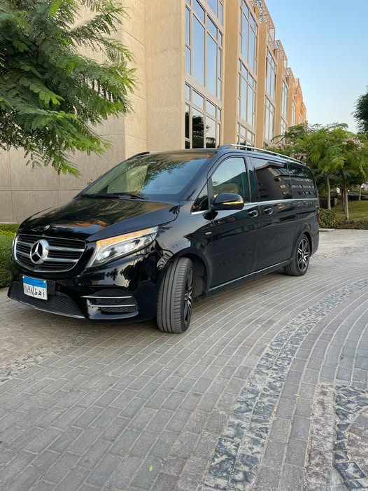 Unparalleled Travel Experience: Airport Limousine Ensures Comfort with Mercedes Viano