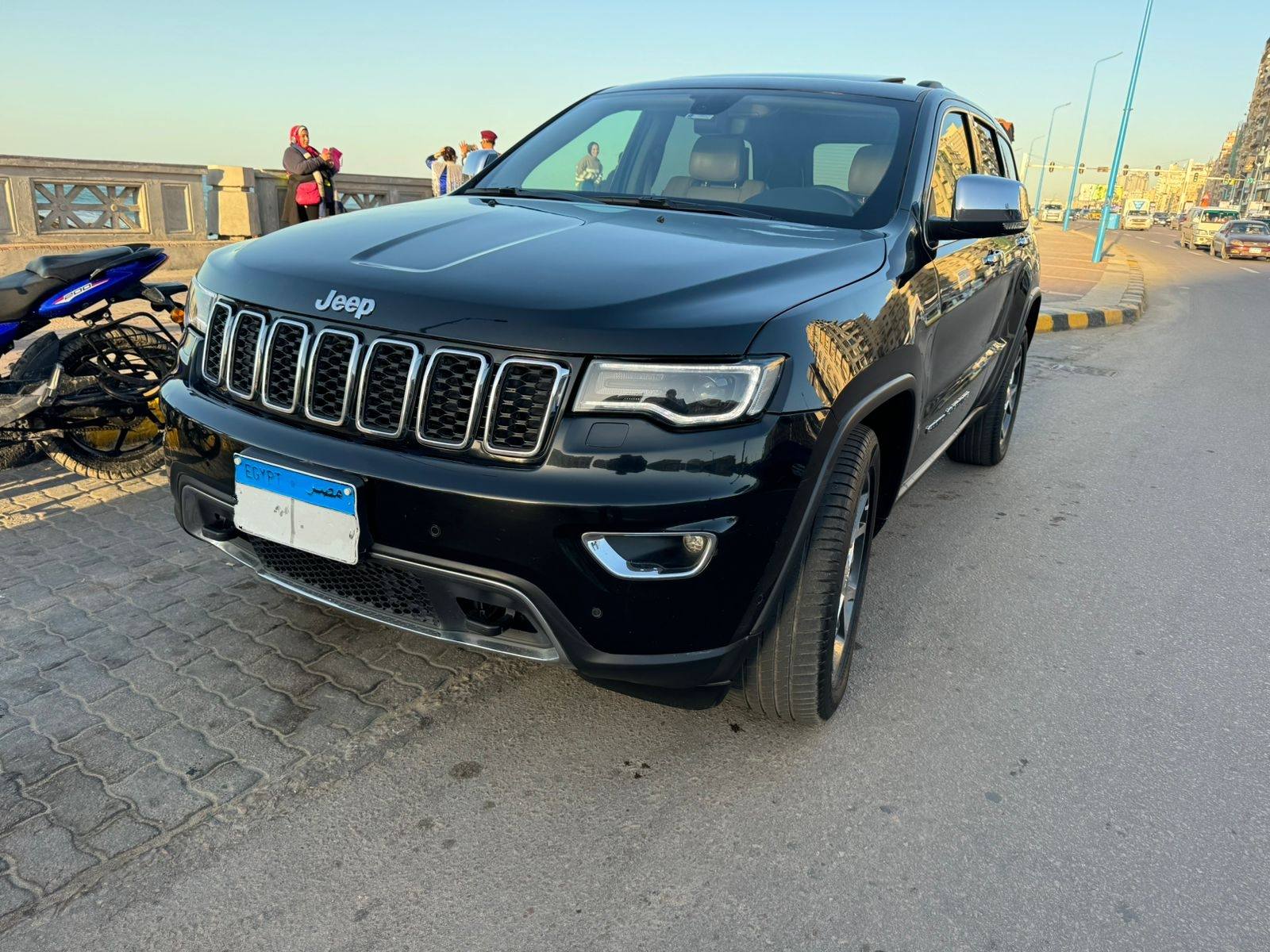 Jeep Grand Cherokee, the perfect car for lovers of luxury and powerful performance on all roads. 